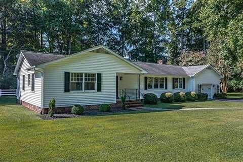 35 Powhatan Road, Kilmarnock, VA 22482