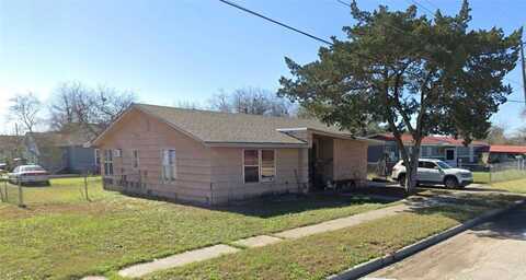 610 E Hayes Street, Beeville, TX 78102