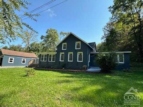 96 W Deans Mill Rd, West Coxsackie, NY 12192