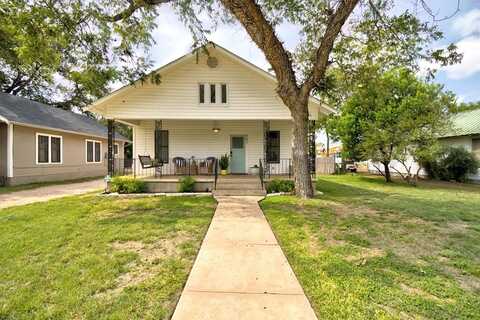 941 Barnett St, Kerrville, TX 78028