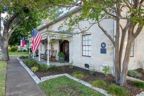 125 San Antonio St, Fredericksburg, TX 78624