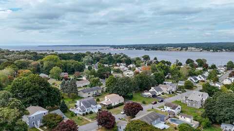 41 4th Avenue, Waterford, CT 06385