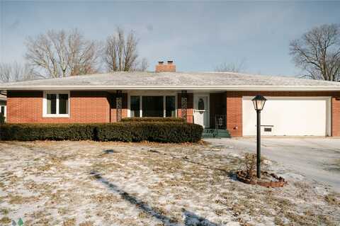 815 W Court Avenue, Winterset, IA 50273