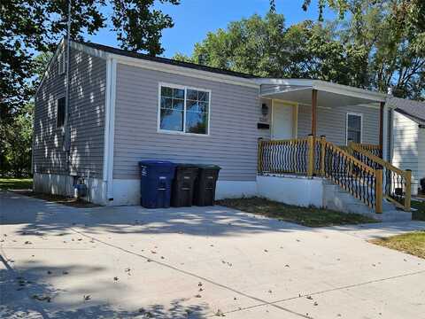 1260 E 22nd Street, Des Moines, IA 50317