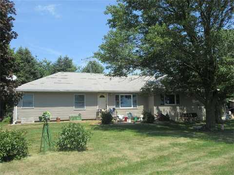 101 Newburg Road, Grinnell, IA 50112