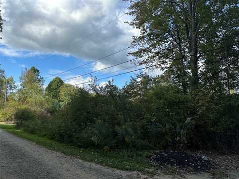 2 FARM Road, Conneaut Lake, PA 16316