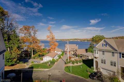 35 Catamaran Ct, Mount Arlington, NJ 07856