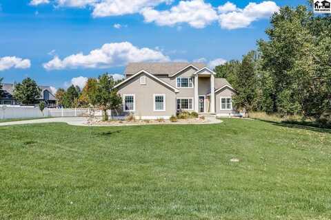 3816 Deer Ridge Dr, Hutchinson, KS 67502