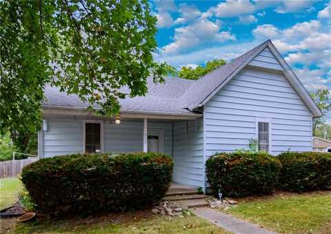 900 SW Mitchell Street, Oak Grove, MO 64075