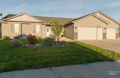 1427 NE Cinder Loop, Mountain Home, ID 83647