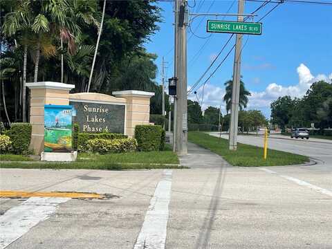 10442 Sunrise Lakes Blvd, Sunrise, FL 33322