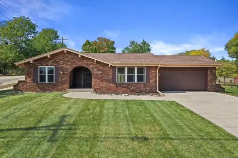 5091 S 60th St, Greenfield, WI 53220