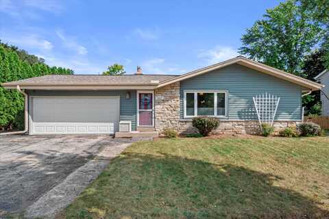 1817 Chapman Dr, Waukesha, WI 53189