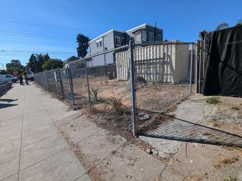 3700 West ST, OAKLAND, CA 94608