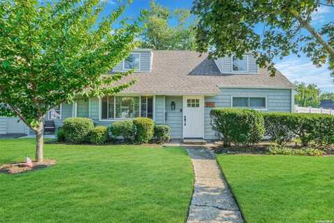 806 Wyngate Drive E, Valley Stream, NY 11580