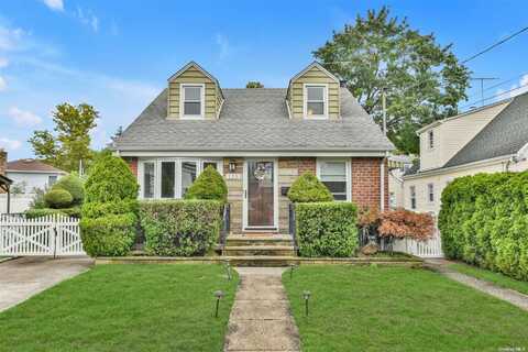 110 Seward Avenue, Mineola, NY 11501