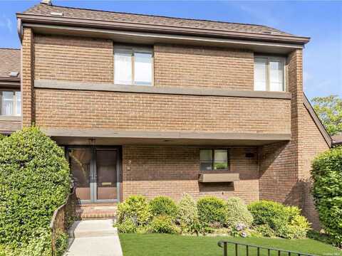 2 Chestnut Hill, Roslyn, NY 11576