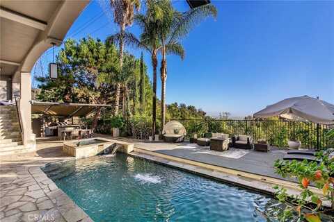 7218 Mulholland Drive, Los Angeles, CA 90068