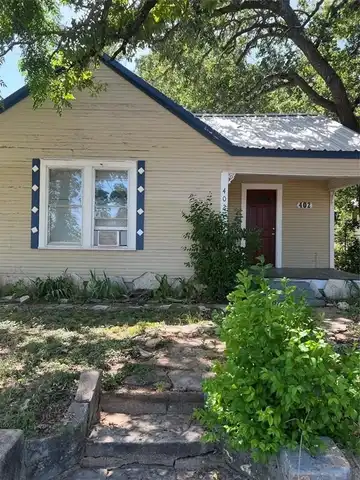 402 S Reagan Street, Hamilton, TX 76531