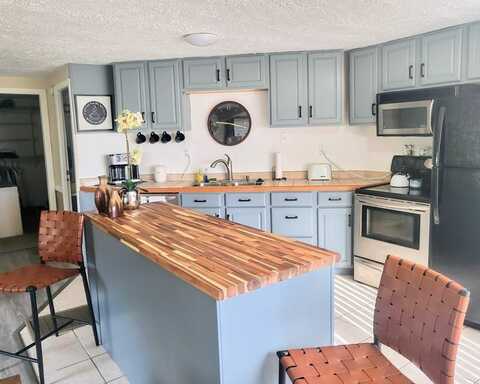 21 Frederick Ave., Port Orange, FL 32127