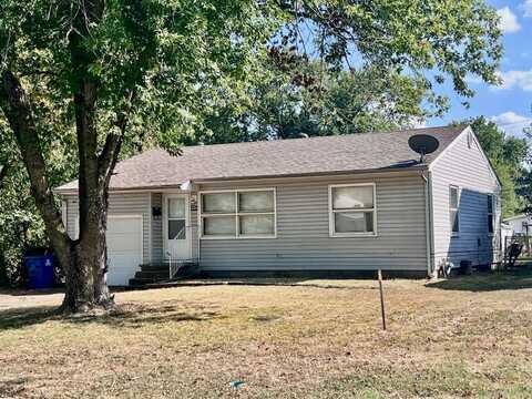 1221 W 1st St, Coffeyville, KS 67337