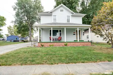 724 E ASH Street, Taylorville, IL 62568