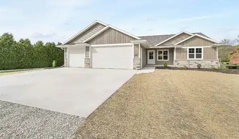 2221 OLD MARTIN Road, DE PERE, WI 54115