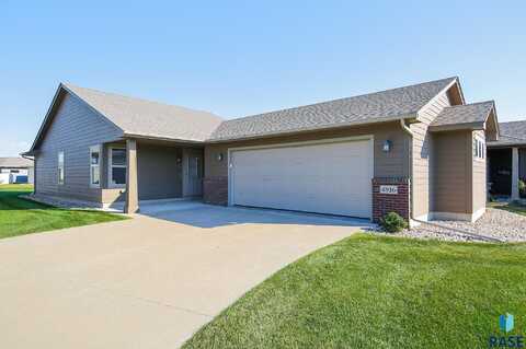 4916 E 62nd St, Sioux Falls, SD 57108