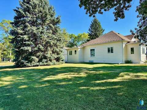 350 W Walnut St, Canistota, SD 57012