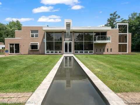 5755 Bloomfield Glens Road, West Bloomfield, MI 48322