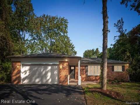 2155 TUCKER Drive, Troy, MI 48085