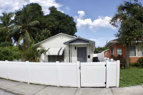 128 S C Street W, Lake Worth, FL 33460