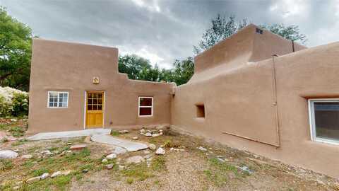 149 Candelario, Santa Fe, NM 87501