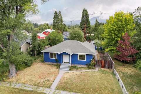 622 Cedar Street, Mount Shasta, CA 96067