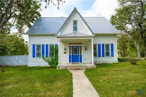 1322 North Avenue F Avenue, Shiner, TX 77984