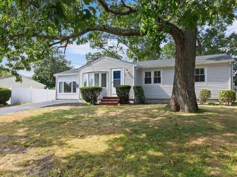 147 Moccasin Drive, Warwick, RI 02889