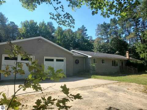 1767 W Greenwood Road, Alger, MI 48610