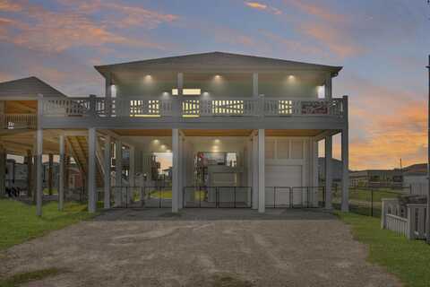 863 S Selwyn Rd, Crystal Beach, TX 77650