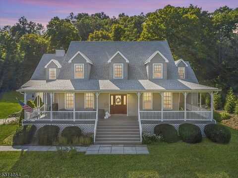 15 Mica Dr, Kinnelon, NJ 07405