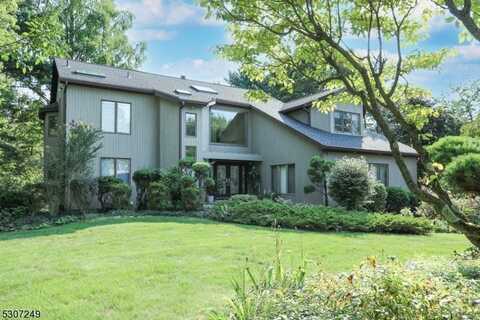 4 Fidelian Way, Montville, NJ 07082