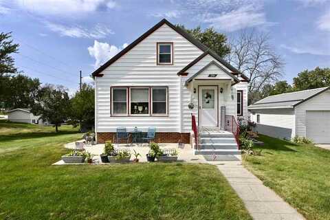 201 Franklin St, Victor, IA 52347