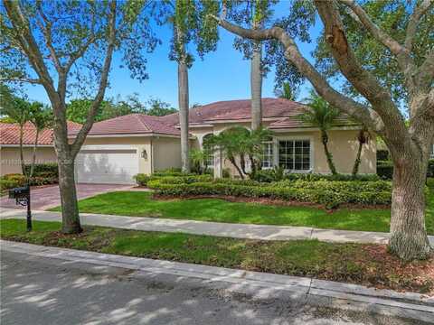 3740 Oak Ridge Cir, Weston, FL 33331