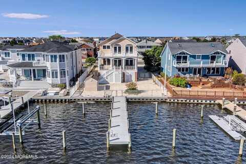 96 Dickman Drive, Lavallette, NJ 08735