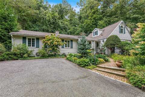 18 Dunlop Road, Huntington, NY 11743