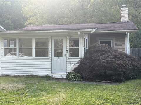 1602 Grove Avenue, Madison, OH 44057