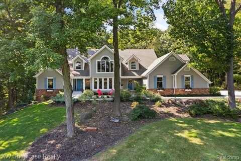 1350 HUNTCLIFF, Milford, MI 48380