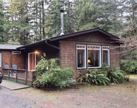 4640 MITCHELL LOOP RD, Florence, OR 97439