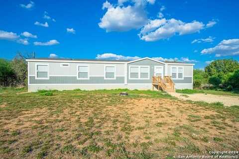 520 County Road 6752, Devine, TX 78016