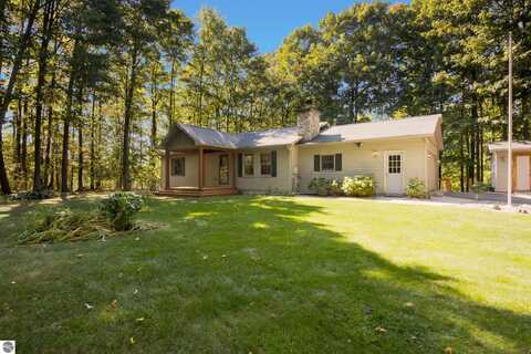 1687 Rasho Road, Traverse City, MI 49696