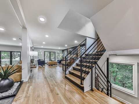 120 Huntcliff Point, Atlanta, GA 30350